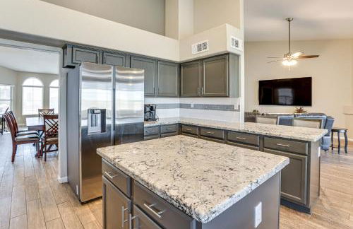 Game Room and Backyard Oasis Avondale Group Getaway - Foto 12