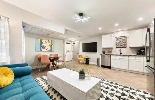 HostWise Stays - King Bed - Free Street Parking - Walkable Location - Foto 13