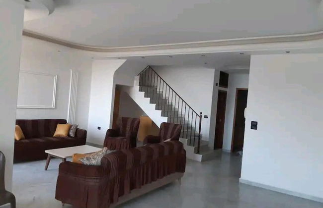 Stunning 4-bed Apartment in Ain Saadeh - Foto 10