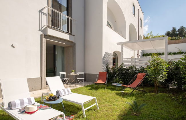 Luxury Suite with Garden and Jacuzzi - Photo 8