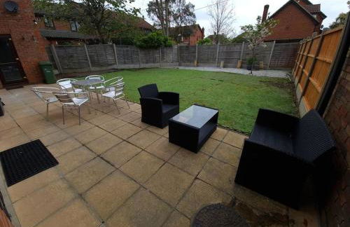 London Luxury 6 Bedroom Family House Sleeps 12 people Parking for 4 Cars Close to tube. - Foto 15