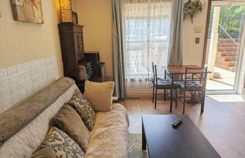 Uptown area, Cozy king Suite, quiet and private, free parking, walk to restaurants - Foto 10