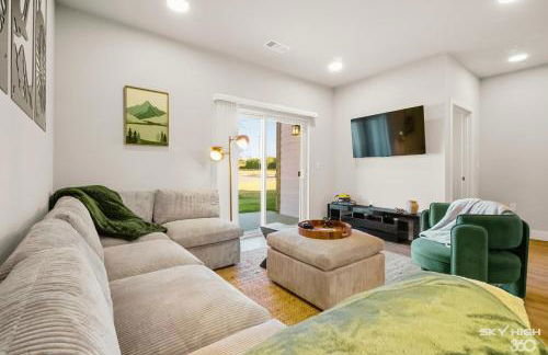 Deluxe 2BR Near Amp, Culture & Walmart wPool - Photo 6