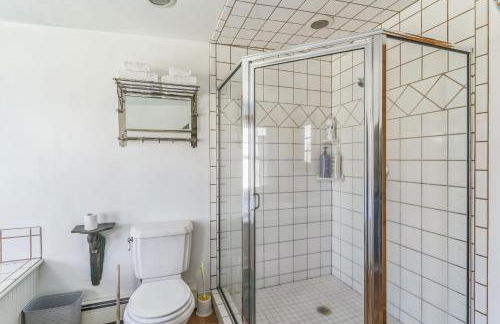 Charming Country 4BR Retreat with Riverfront Views cabin - Foto 22