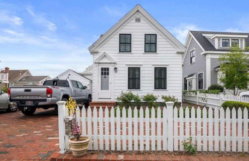 Stylish Walk to Town and Beach - Foto 25