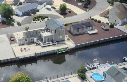 Waterfront retreat minutes from the beach - Foto 24