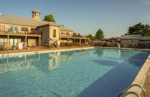 Beautiful 2BD condo in lakefront resort with lots of outdoor onsite activities - Foto 15