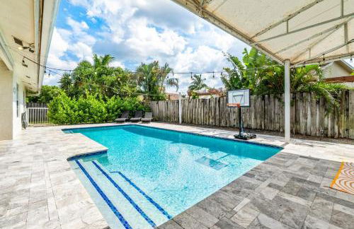 Bright and Comfy 5 Star Location with a Heated Pool - Photo 6