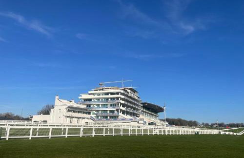 Central 1BR Flat for up to 4 - Lift Access - Photo 4