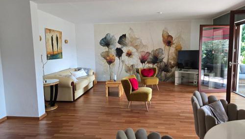 Exklusive Ferienwohnung Bad Salzschlirf - direkt am Waldrand - großer Garten kompett umzäunt - Hunde willkommen - 2 private Stellplätze - Foto 2