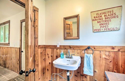 Pet-Friendly Saranac Lake Retreat with Deck and Yard - Foto 20