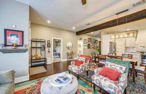 Artsy Bungalow with Yard in Dtwn San Antonio - Foto 1