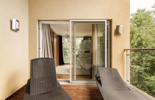 Modern contemporary home in beautiful setting - Foto 71