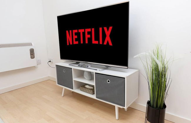 Beautiful 1-bed Apartment in Salford - Photo 13