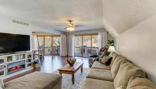 Lakefront Home with Dock and Decks in Gravois Mills! - Foto 5