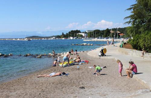 Apartments with a parking space Malinska (Krk) - 2390 - Photo 3