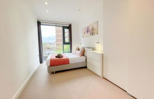 Sleek 3-bedroom flat with Balcony, Lift access, FREE WiFi in Southwark, Borough near The Shard by NourNest Apartments - Foto 21