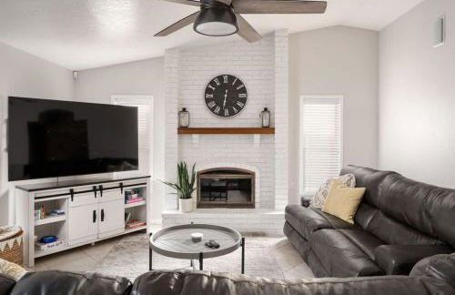 Champions Oasis Home - Near the Stadui2007m withPool & Grill - Photo 5