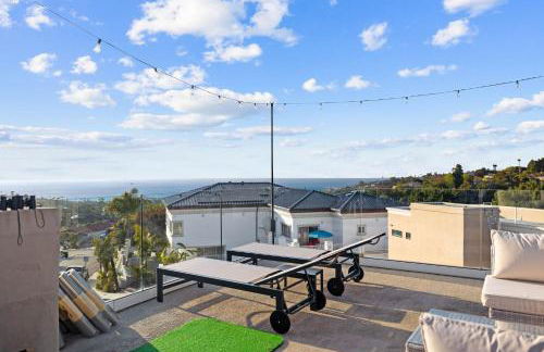 Oceanview Luxe Retreat with Rooftop - Foto 41