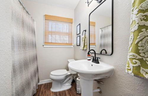 3 bedroom 1 bath WiFi Large back yard with BBQ pit - Foto 20