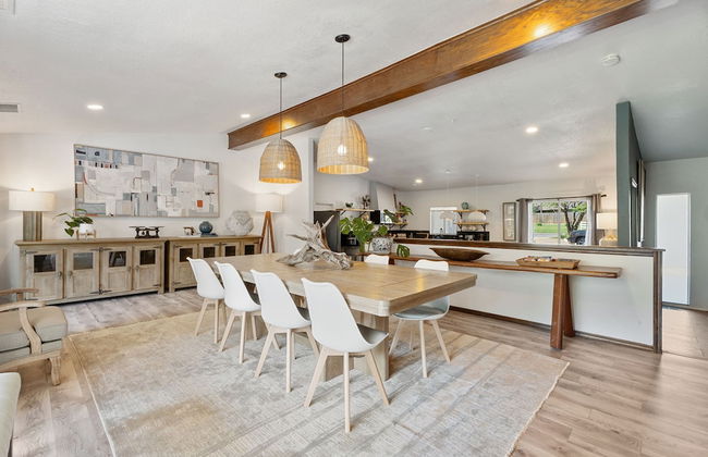 Spacious Family Home w Pool Hot Tub Large Yard - Photo 7