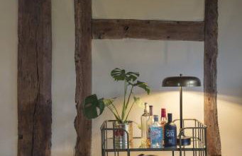 Farmhouse in Suffolk with wild swimming & hot tub - Photo 8