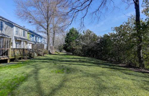 Cozy 2BR Home Near Ft Jackson - Photo 49