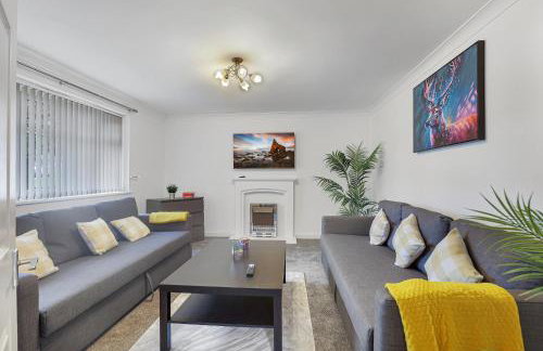 Spacious 4 Bedroom House with Parking - Foto 1