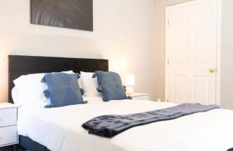 Spacious Vaulted 4BR Family Home Near Mall of GA Sleeps 12 - Foto 31