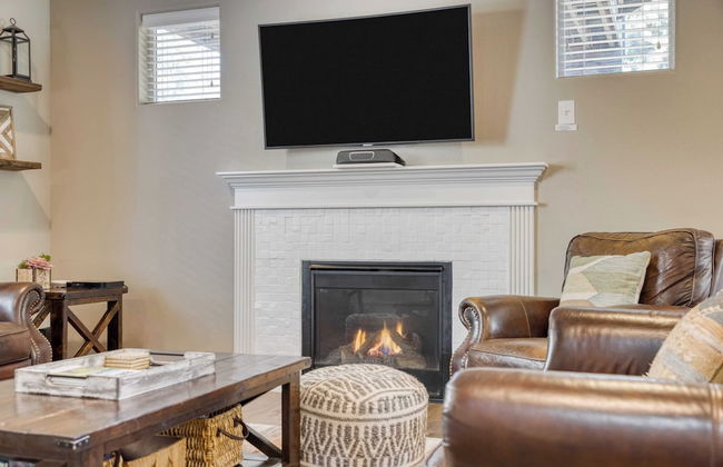 Old Mill Getaway by Avantstay Private Backyard w/ Hot Tub - Foto 9