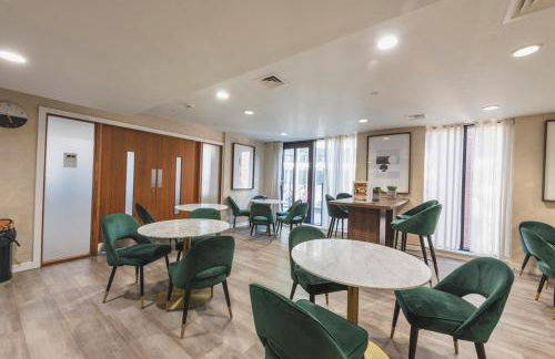 Stylish Skyline Apartment - 2 Bed, 2 Bath, Gym, Concierge in City Centre - Foto 42