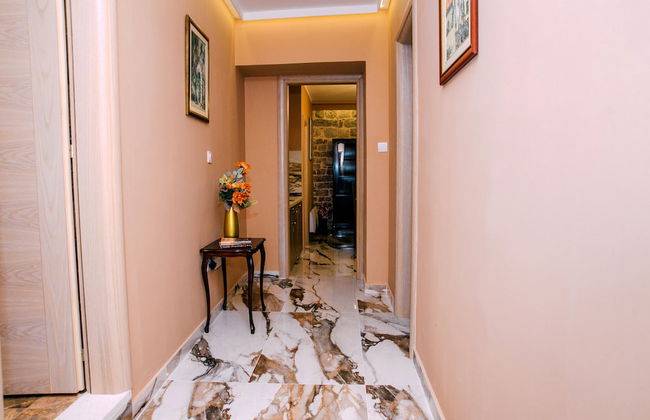 D & Sons Apartments - Photo 11