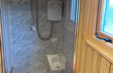 The Shepherd's Hut with cozy logburner - Foto 63