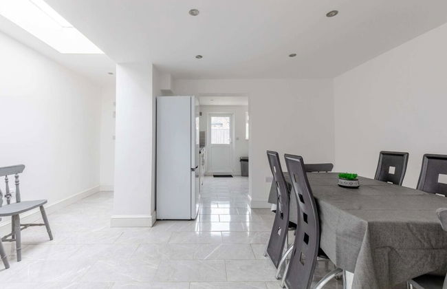 Spacious & Newly Renovated 4BD House East Ham! - Foto 41