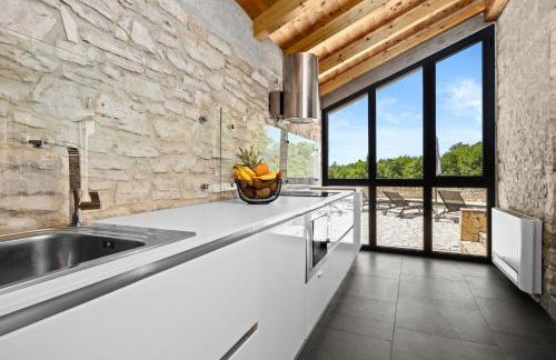 Casa 42 pet friendly for 9 people in Central Istria with salt - water pool - Foto 31