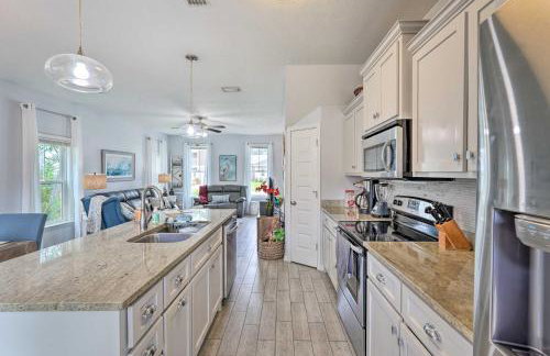 Modern PCB Home with Private Yard and Pool Access - Foto 7