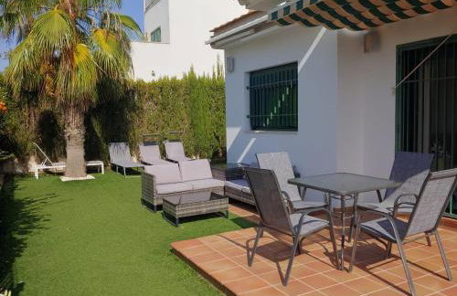 Three-bedroom holiday villa with magnificent pool next to the sea and golf courses - Photo 6