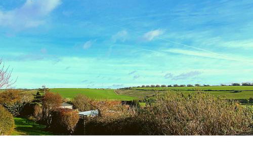 Studio Cabin Retreat with Hot Tub Sea and Downs views in Seaford with own garden - Foto 8