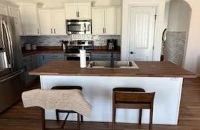 Cozy & Airy Retreat with Lots of Character - Foto 11