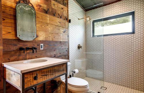 Artisan Cabin with Beautiful Decor and a Classic Fire Pit near Austin, Texas - Foto 32