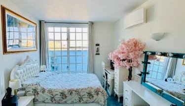 A Penthouse by Tower Bridge - Photo 3