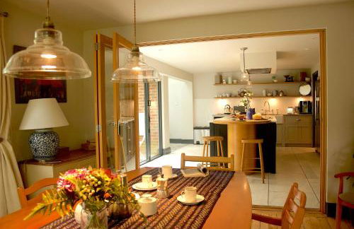 Modernised seven bedroom country house and garden with hot tub - Foto 1