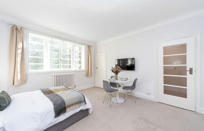 Beautifully Presented Centrally Located Studio apt - Foto 12