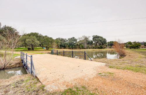 Large Yard and Pond Fayetteville Rural Retreat - Foto 26