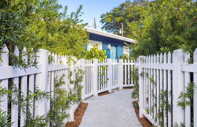 Stylish 2 BR Condo - Free Parking on Premises - Photo 27