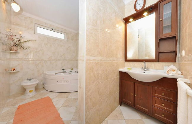 Villa Belezza Sleeps 8 With Pool - Foto 22