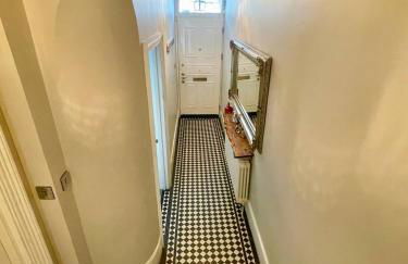 Luxury King-Bed EnSuite with Quiet Private Patio - Foto 18