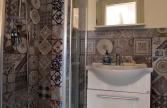 casa con mini piscina, giardino e area giochi per bambini - Foto 26