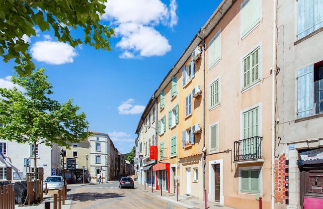 Beautiful Holiday Home With Swimming Pool - Photo 36