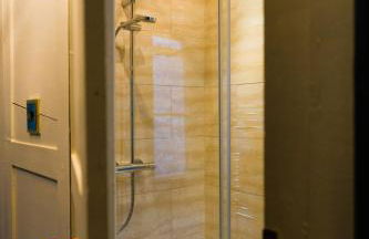 The Old House Apartment - Photo 20